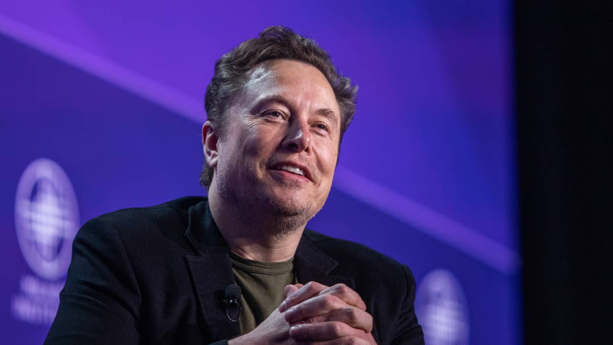 Elon Musk drops trillion-dollar message to SpaceX investors