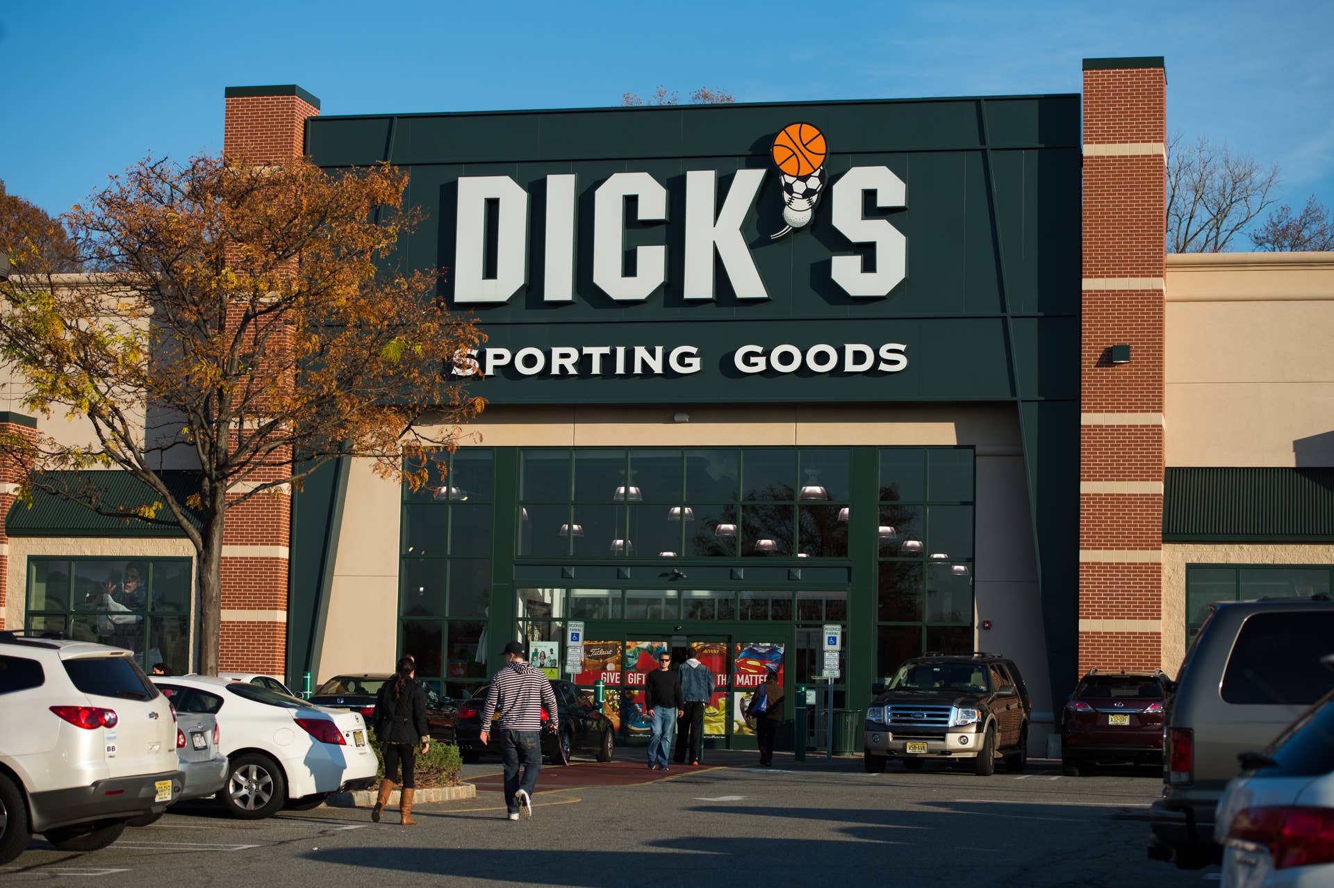 Dick's Sporting Goods CEO sees writing on the wall for consumers
