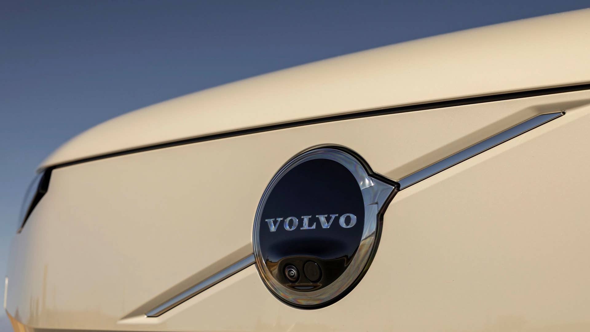 Volvo loses key executive before major product push