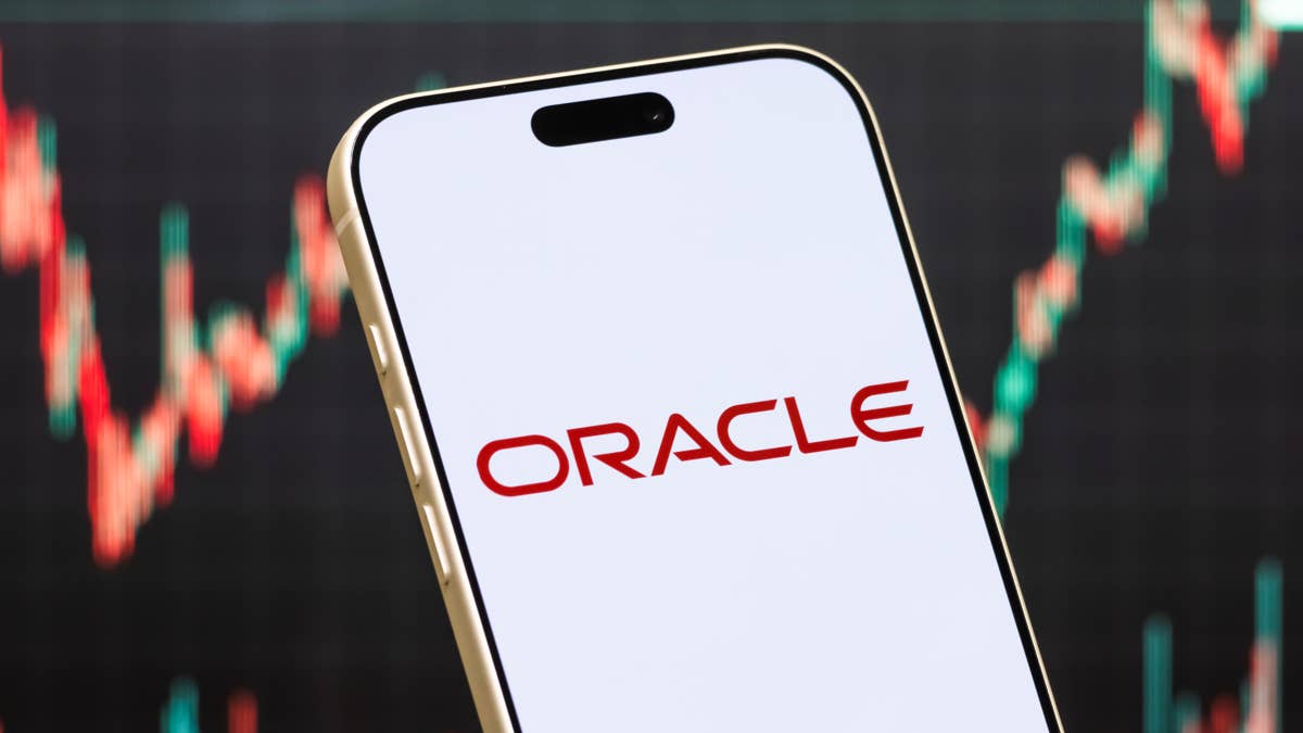 Oracle stock analyst reboots outlook as costs spark debate