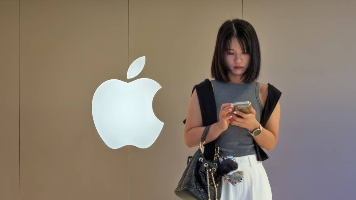 Bank of America resets Apple stock forecast after Siri AI shift