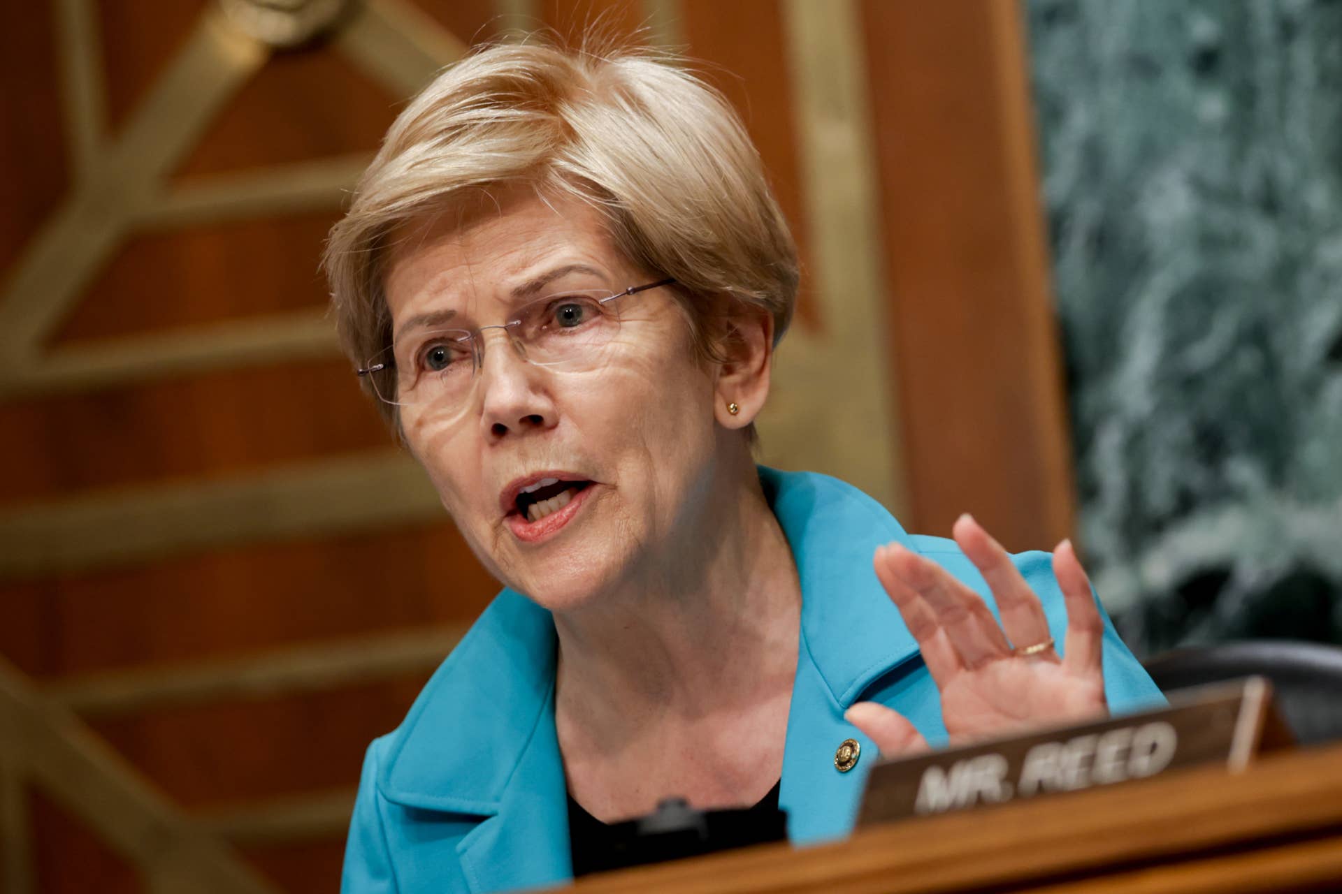 Elizabeth Warren sounds the alarm on AI’s soaring power use