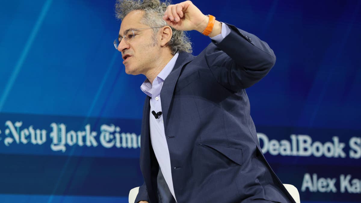 5-star analyst gives beaten-down Palantir a surprise verdict