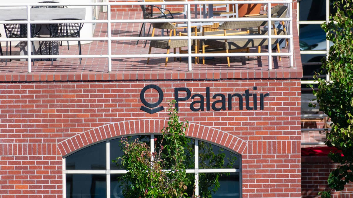 Palantir's 2 deals answer a question investors keep asking