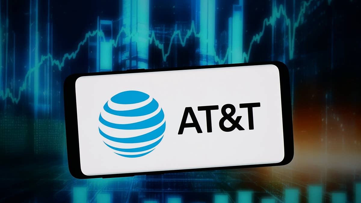 Oppenheimer downgrades AT&T stock on SpaceX threat