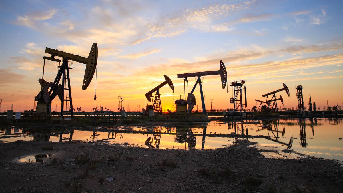 Exxon, Chevron investors cautious after oil news