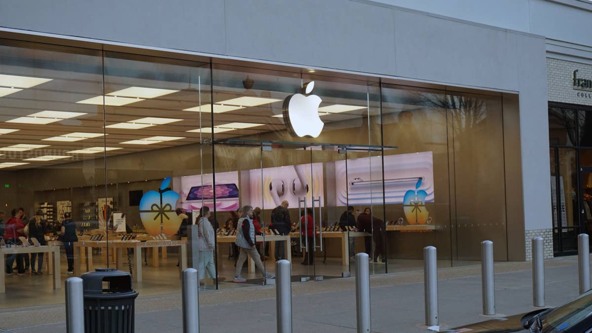 Apple can't shield buyers from Al's memory crunch anymore