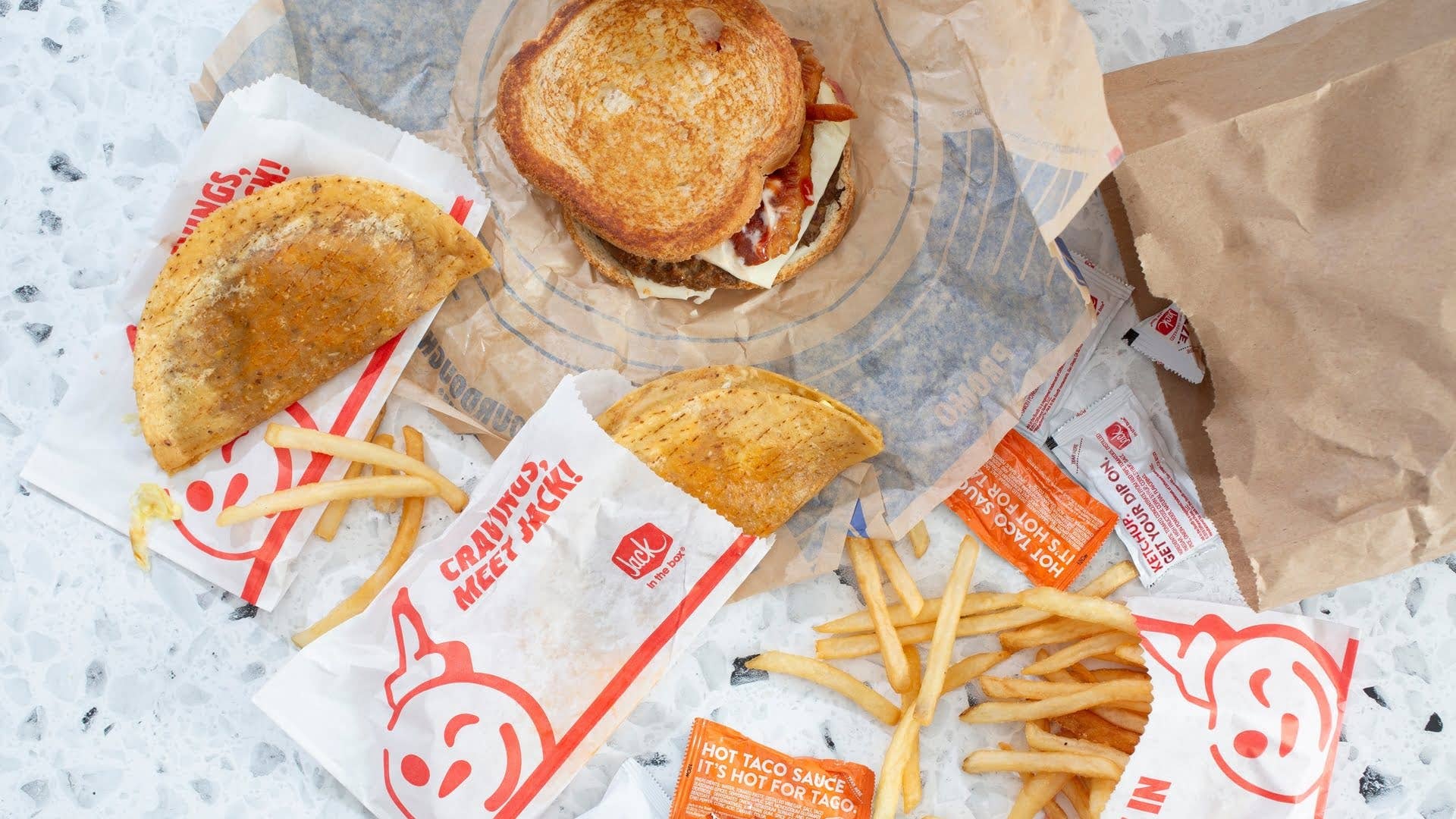 McDonald's rival closing hundreds of restaurants - TheStreet