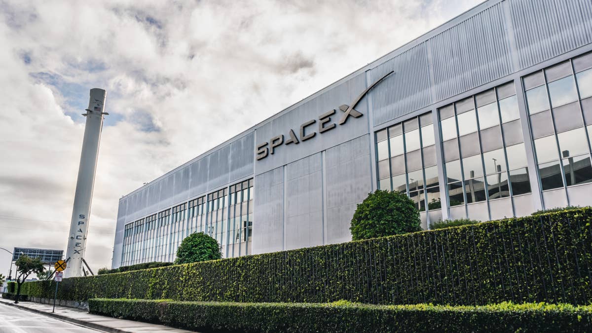 The SpaceX $17 billion spectrum buy finally makes sense