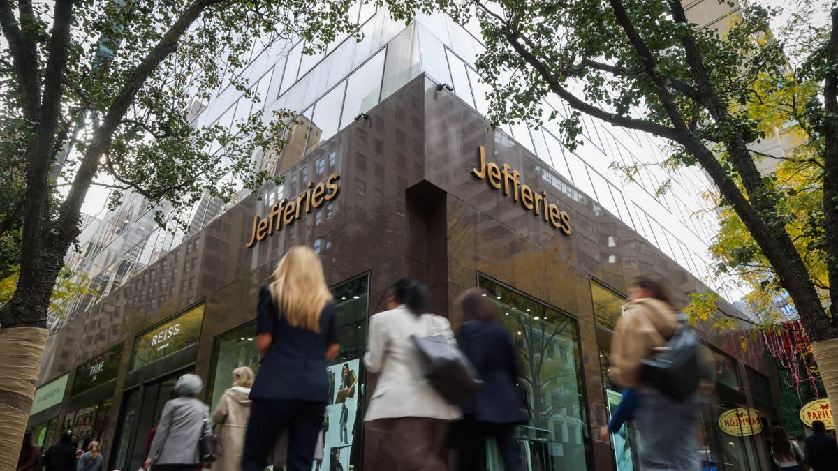 Jefferies joins Barclays in backing major gold miner