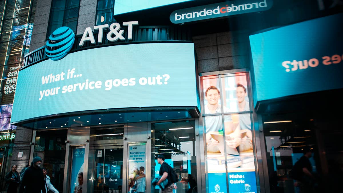 AT&T leaves rivals flat-footed as bankrupt carrier folds