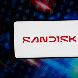 Does Sandisk pay dividends? Will it split its stock?