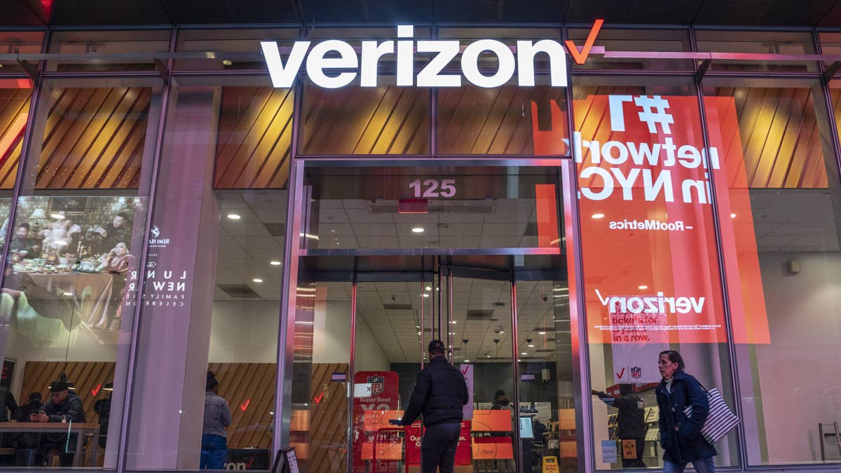 Verizon makes drastic move as battle for customers intensifies