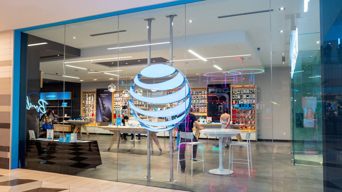 AT&T stock price target cut puts dividend investors on alert