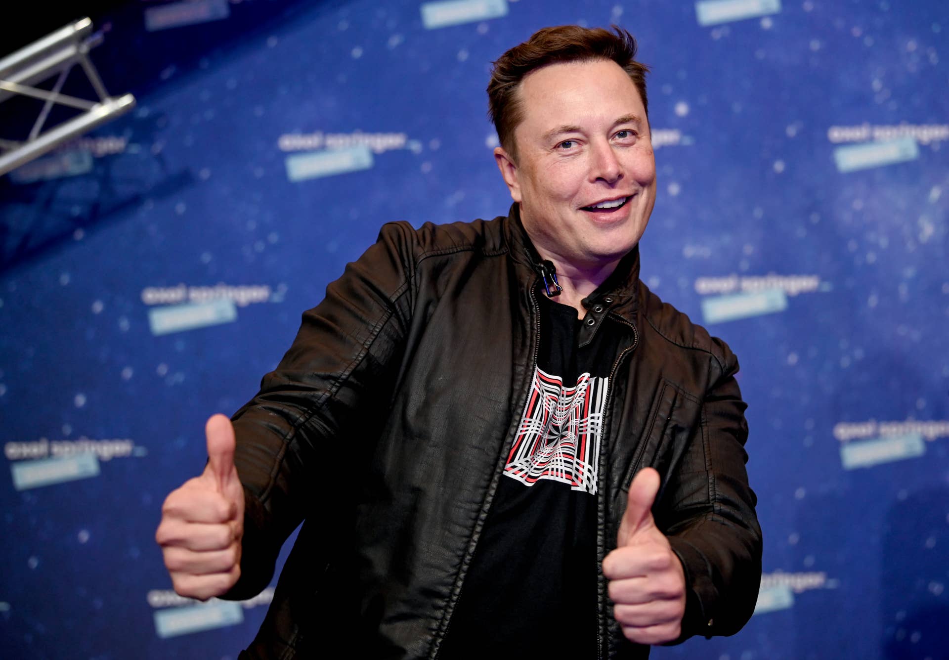 SpaceX stock defies latest Wall Street forecasts - TheStreet