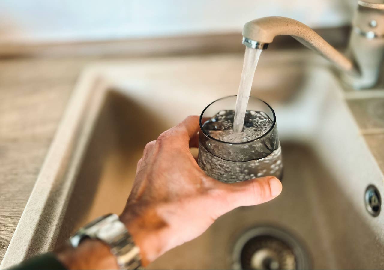 Amazon's $140 under-sink water filter removes dangerous heavy metals