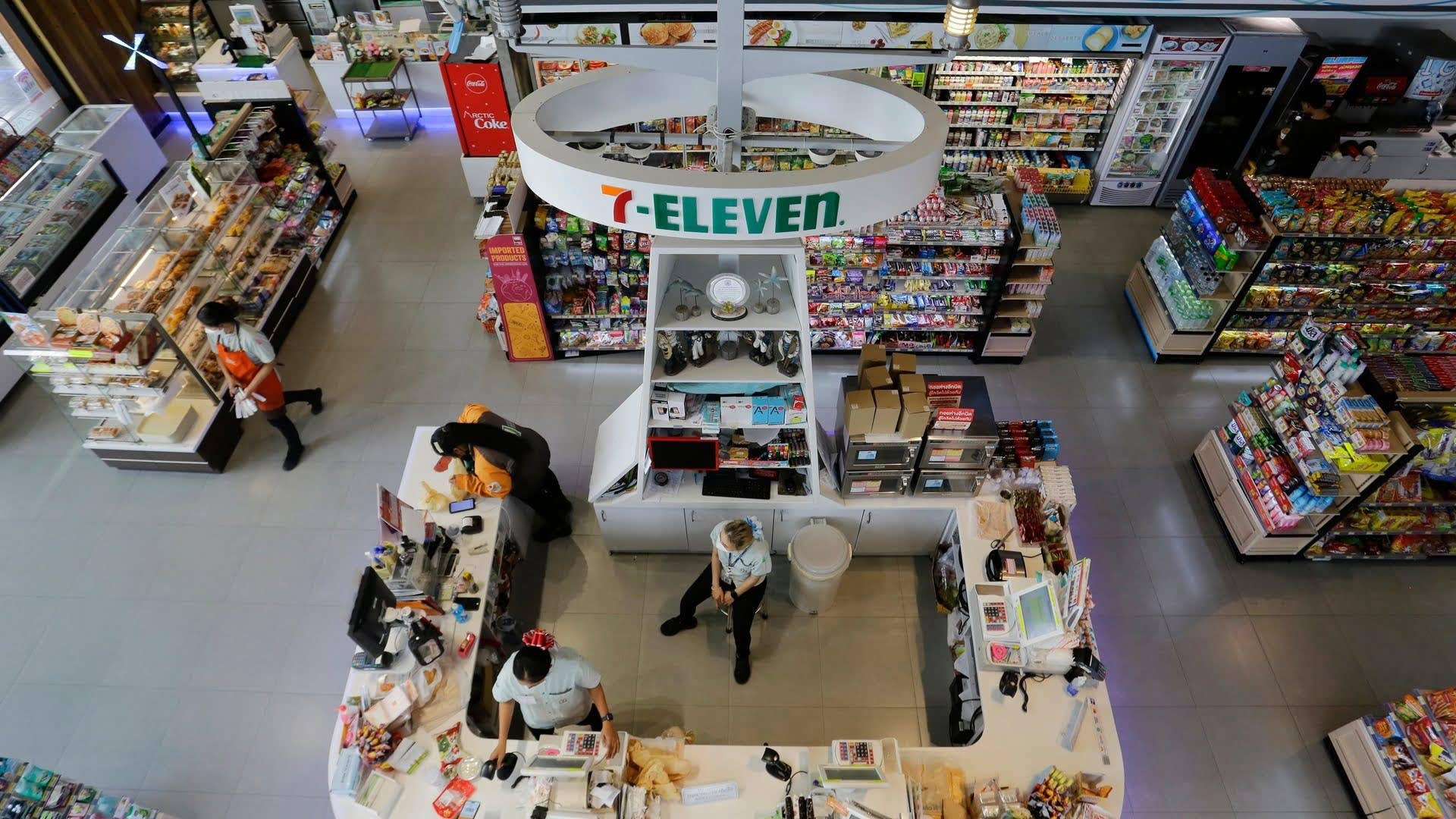 99-year-old convenience store chain closing 645 stores