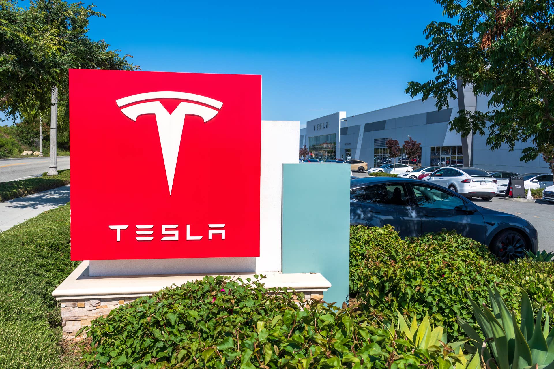 View post: Deutsche Bank doubles down on Tesla at a lower price, Deutsche Bank doubles down on Tesla at a lower price