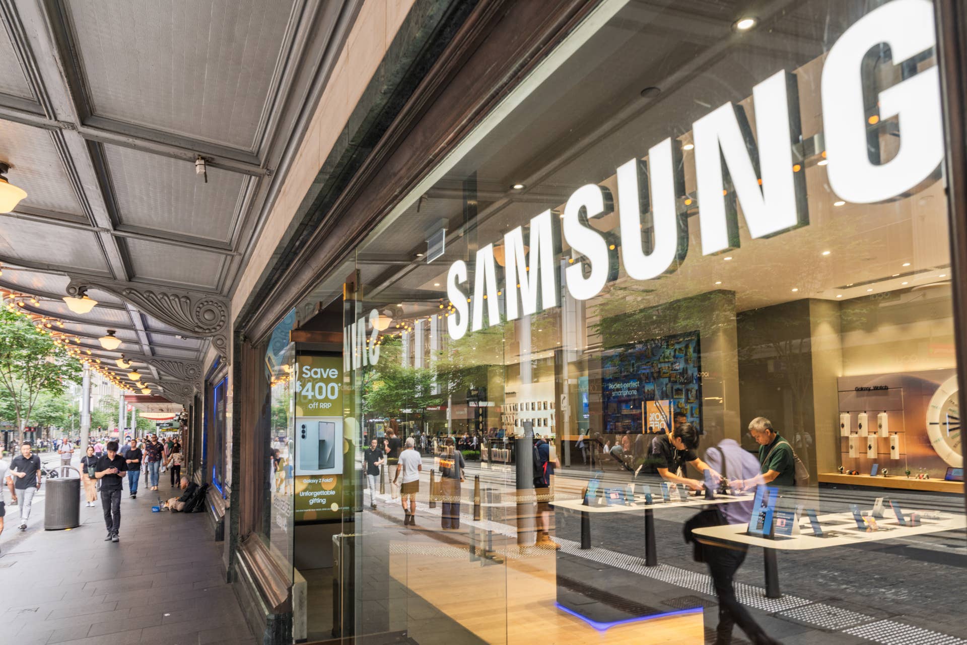 Samsung cuts jobs as it shifts U.S. headquarters