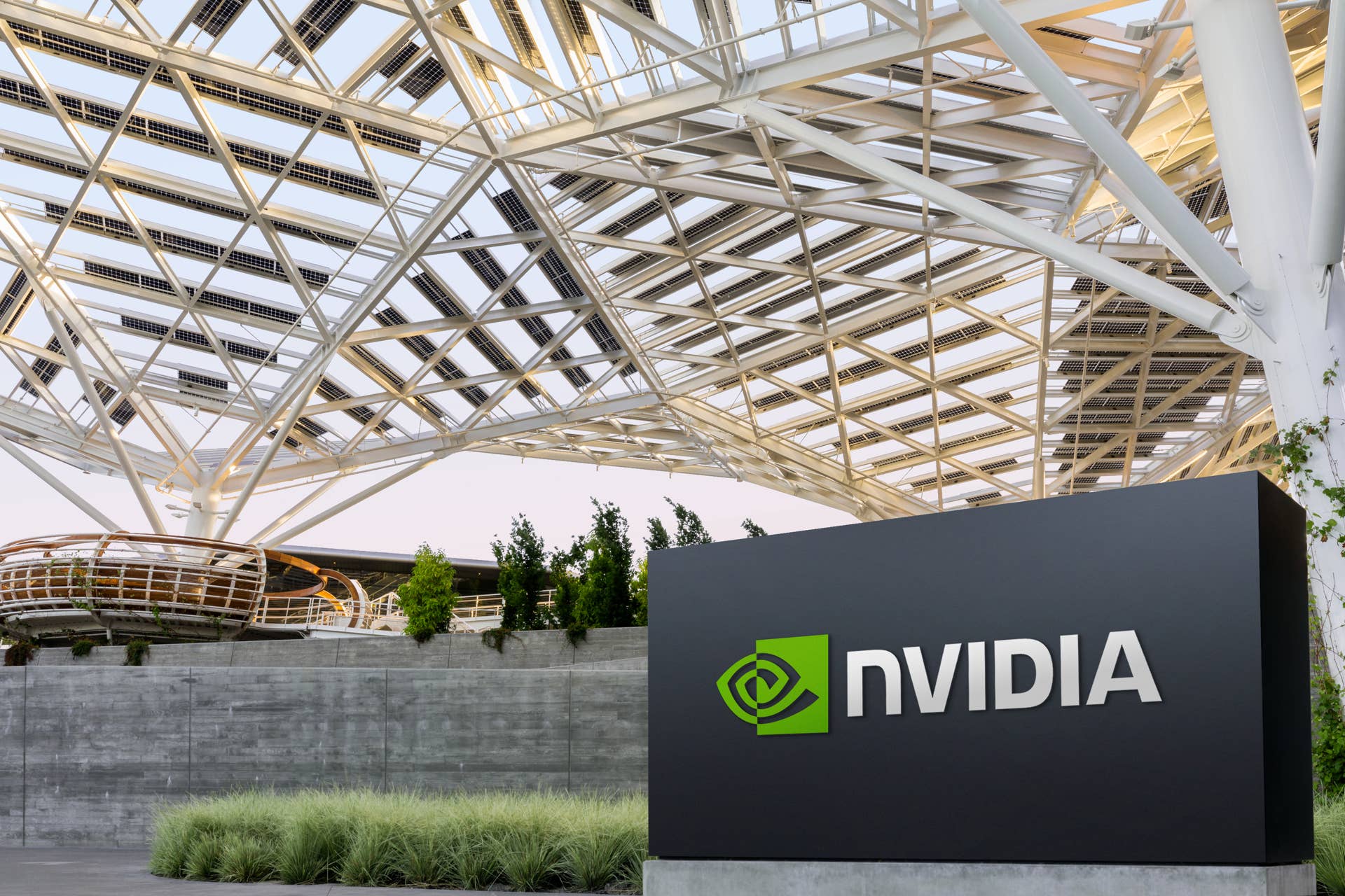 Circular Target. Sign Louis Navellier sends strong message on Nvidia’s circular deals - TheStreet