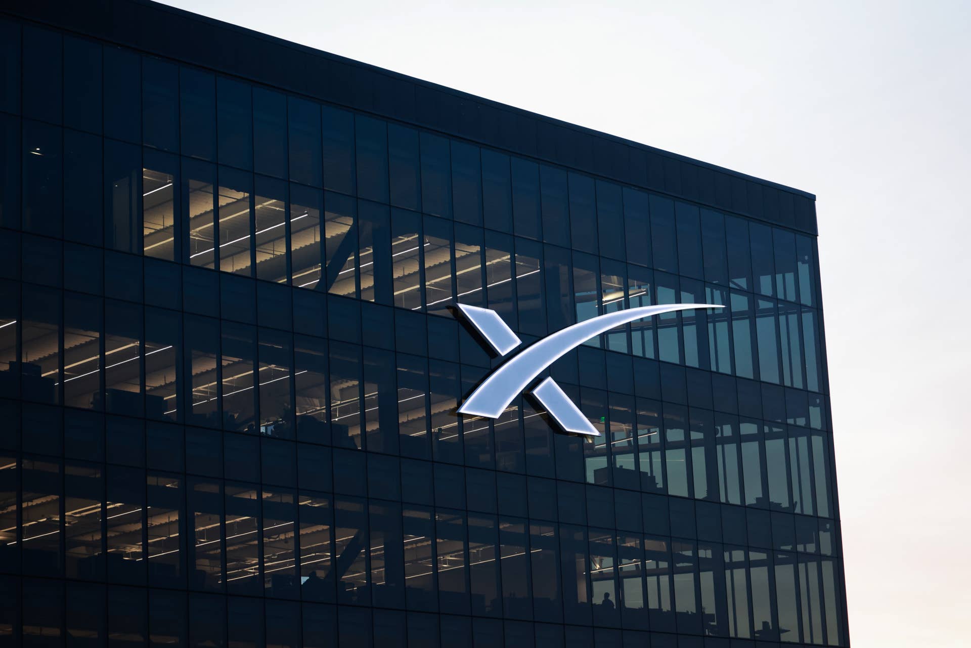 SpaceX turns heads ahead of earnings with new mega deal