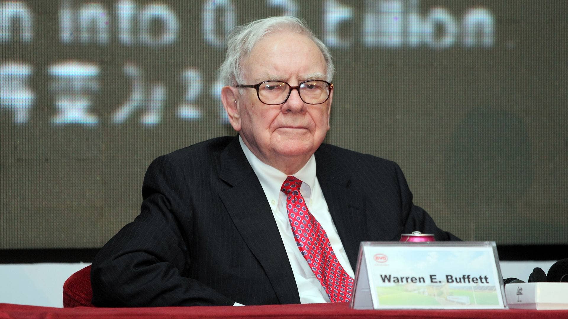 Buffett's AI concerns clash with Berkshire's Alphabet buy