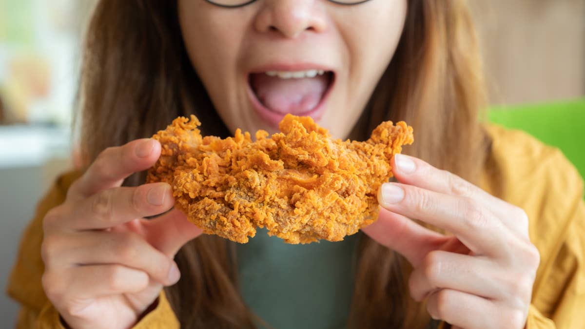 Fast-growing chicken chain closes 207 restaurants, cuts expansion