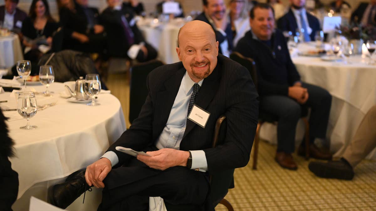 Jim Cramer makes aggressive Micron prediction, lists top memory buys