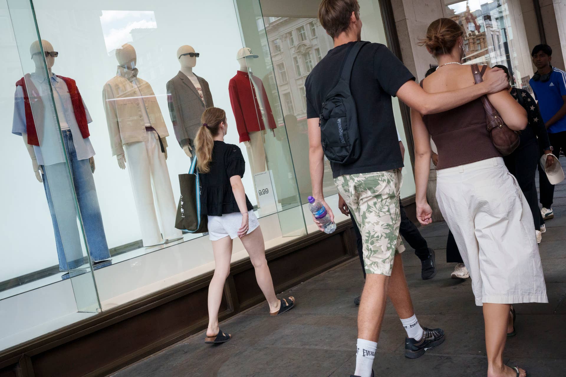 76% of young Americans overspend to fit in, according to new study