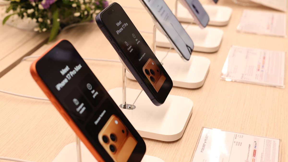 Wall Street is starting to warm to Apple's $2,199 foldable gamble