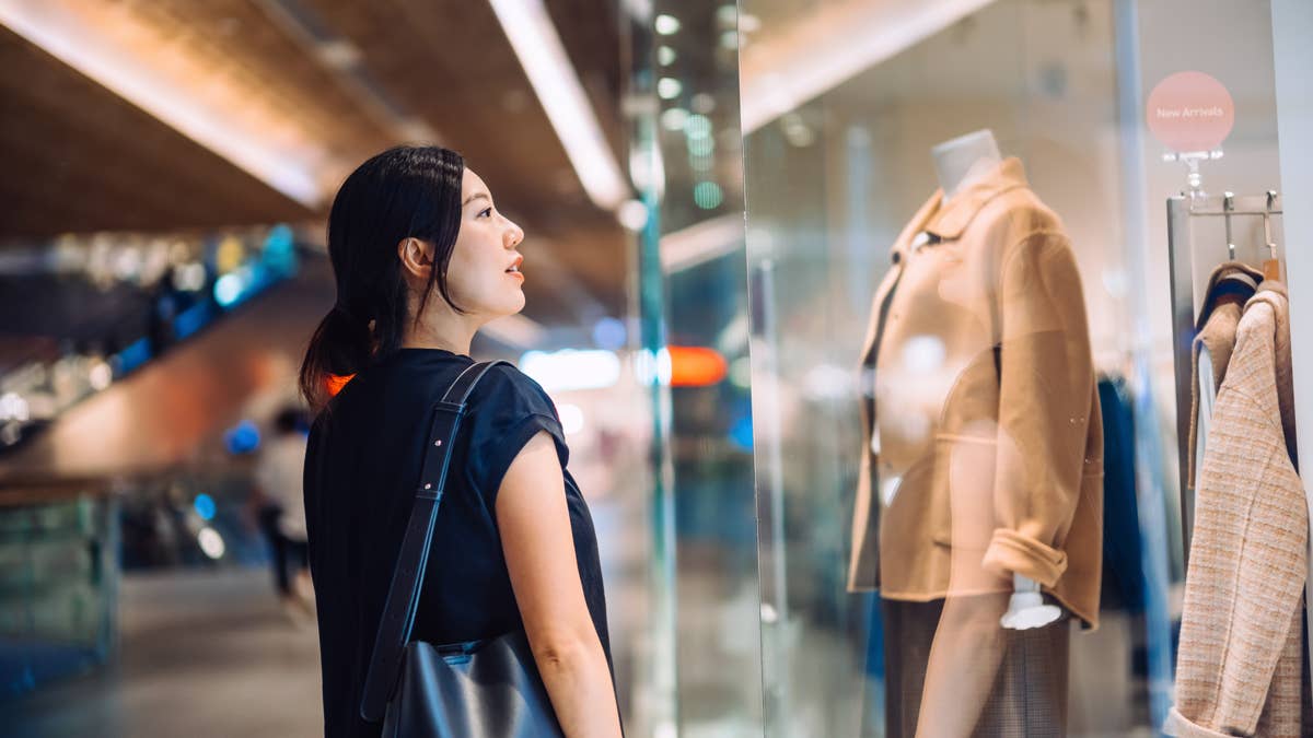 Clothing retailer returns to brick and mortar stores after 7 years