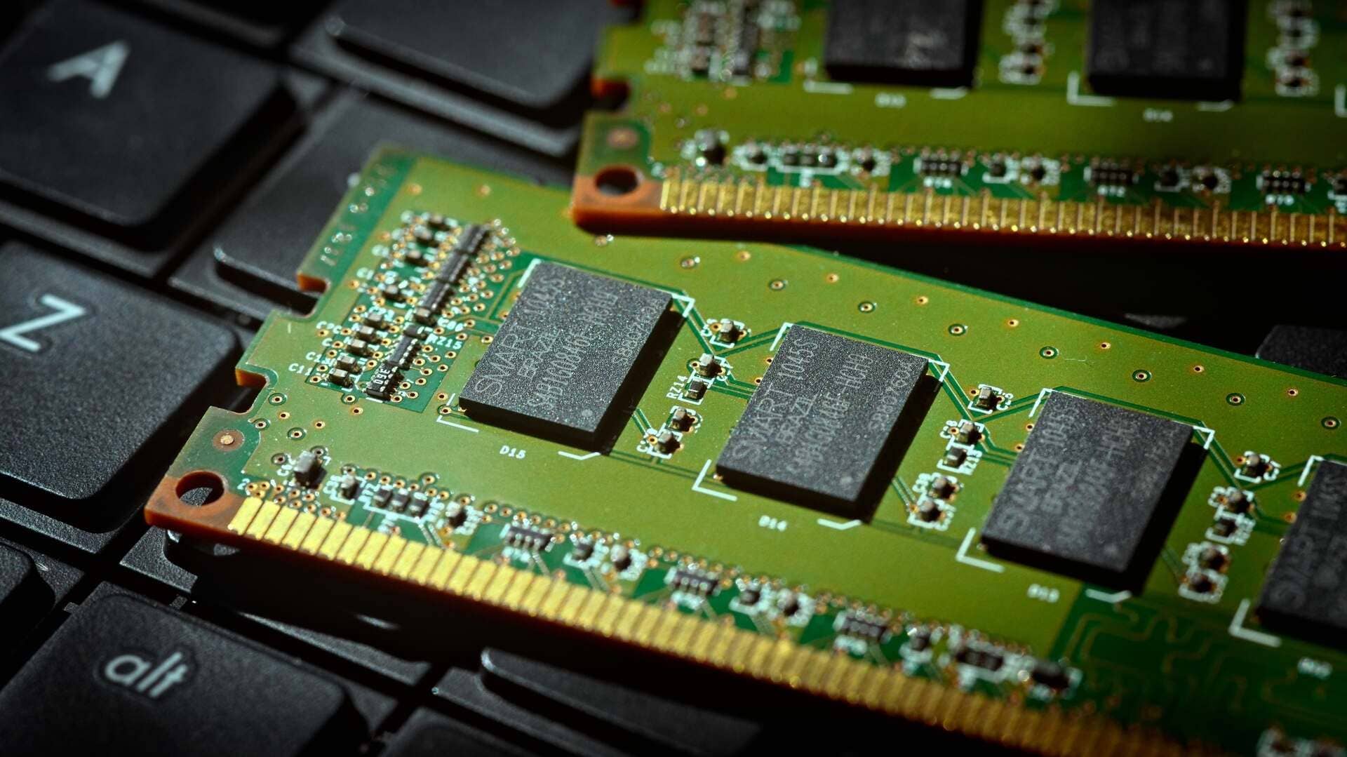 Micron, SanDisk get new aggressive price targets from top analyst ...