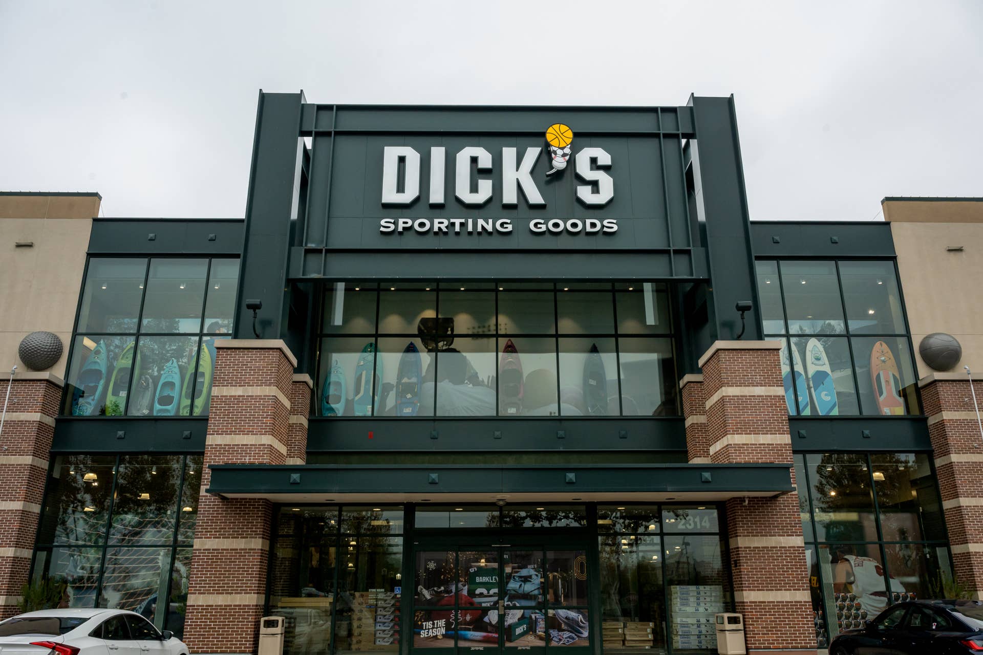 DKS stock: Goldman Sachs cuts price target after 30% plunge - TheStreet