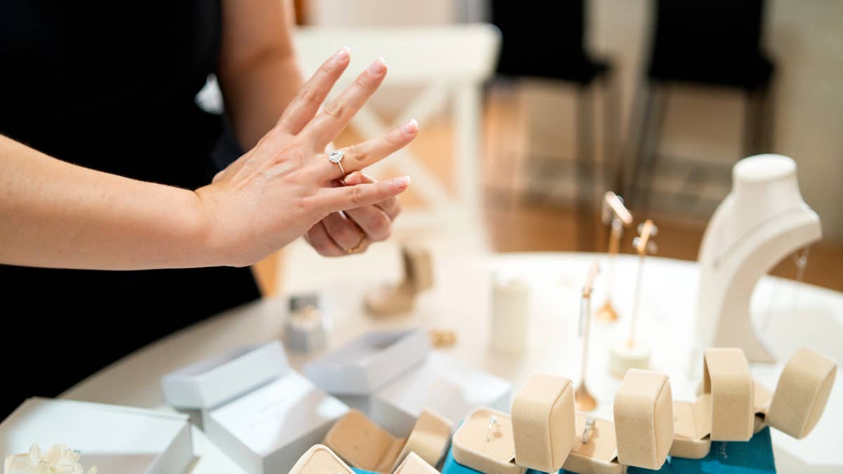 Jewelry chain closes 53 stores after shutting down 2 brands - thestreet.com