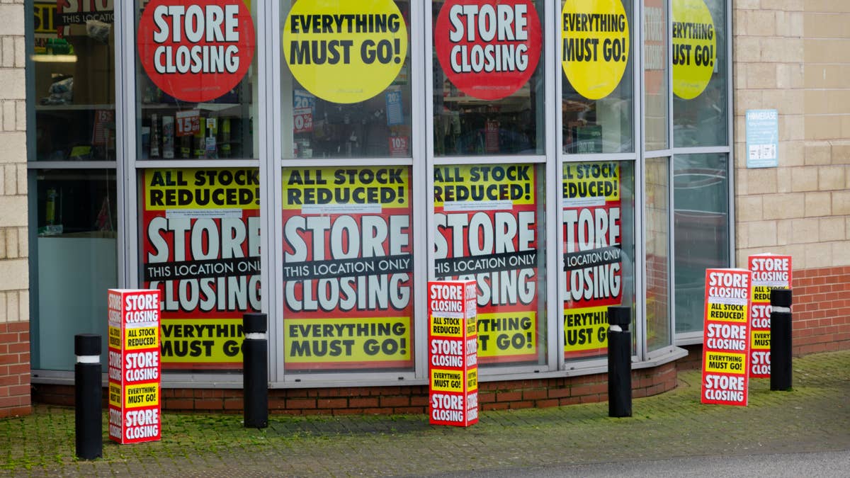 Clothing retailer closes nearly all stores, leaving just 4