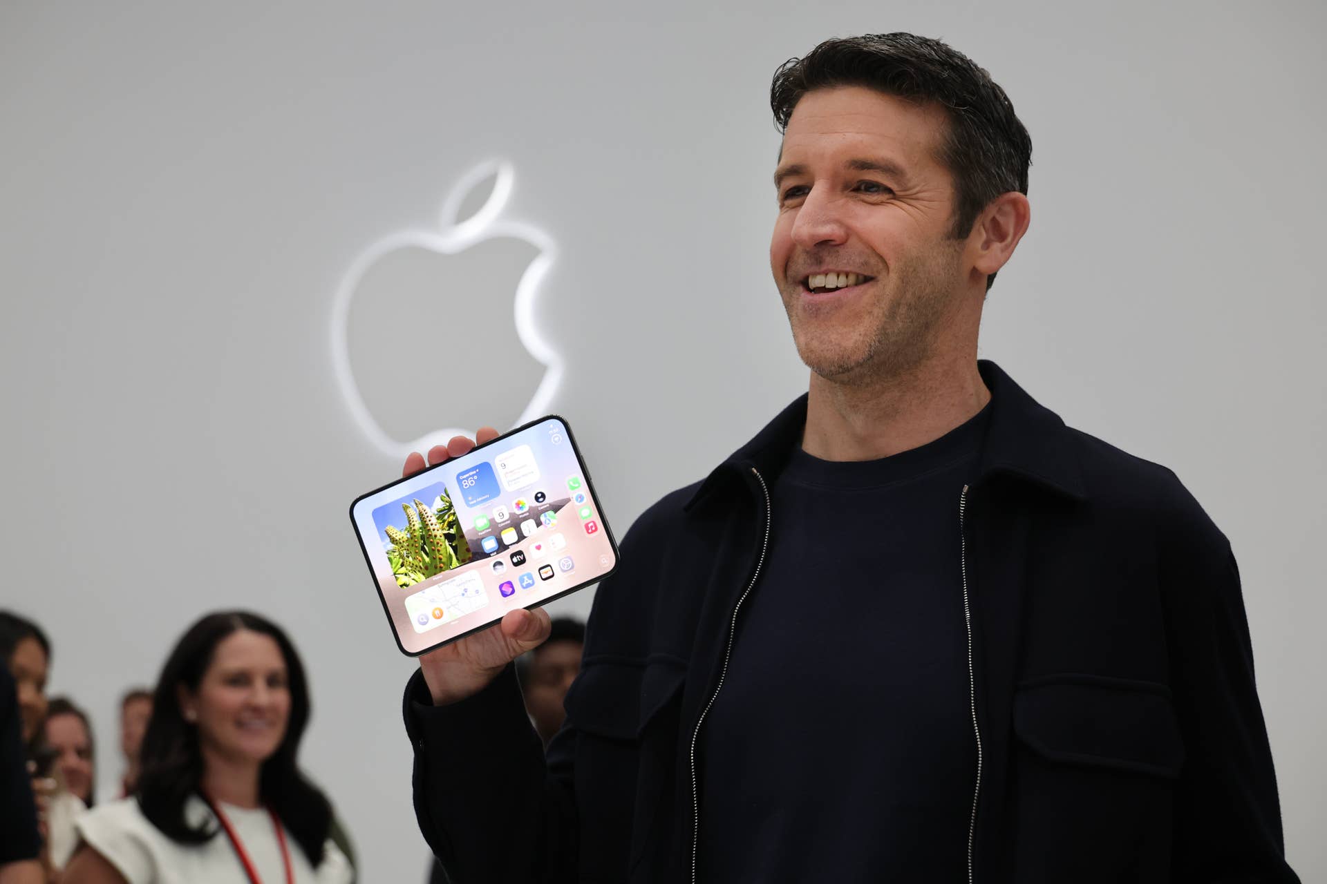 Apple's Foldable Future: iPhone Duo Lands at $1,999 While iPhone 18 Pro Pushes AI Camera Limits — image 4
