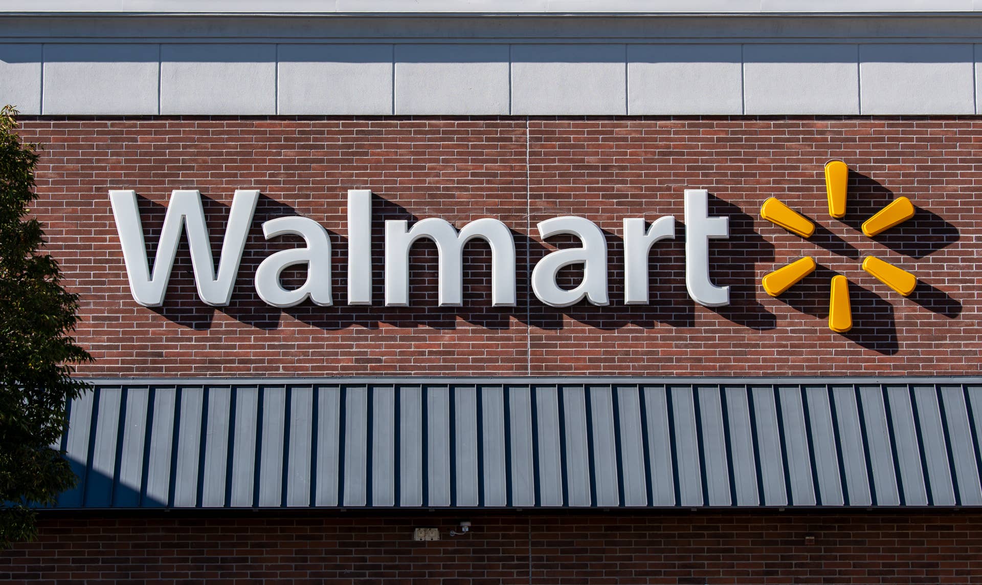Walmart's $36 6-pack of solar ground lights lasts up to 20 hours