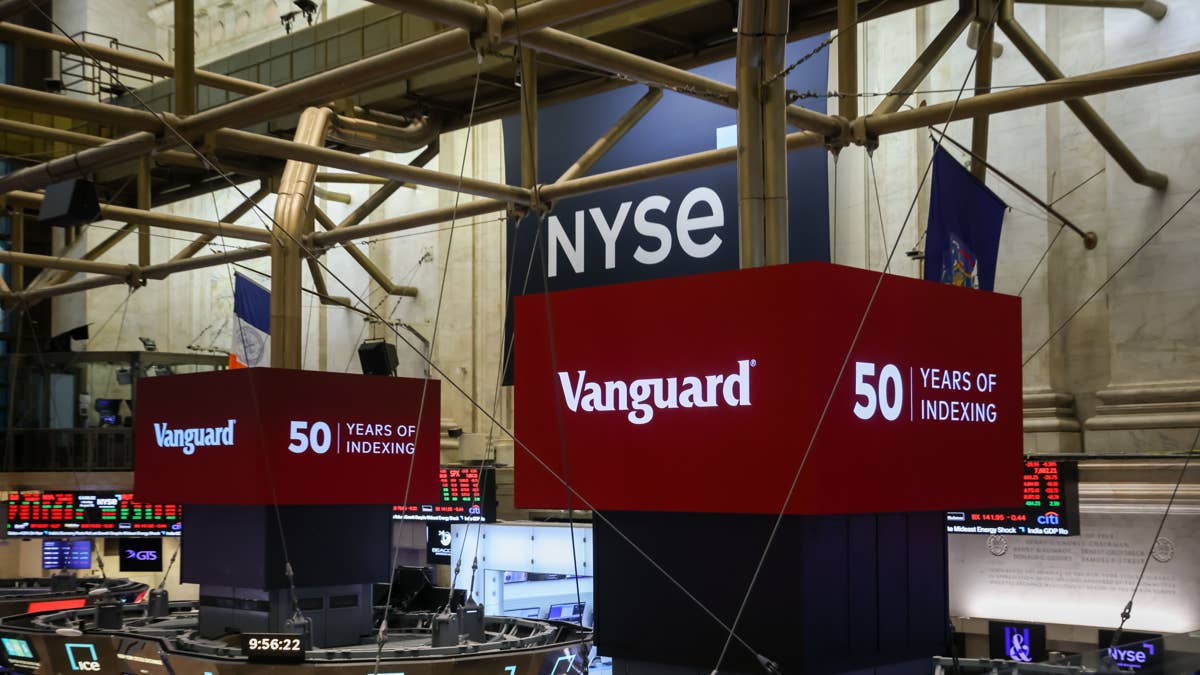 Vanguard highlights a consistent $100 investment strategy
