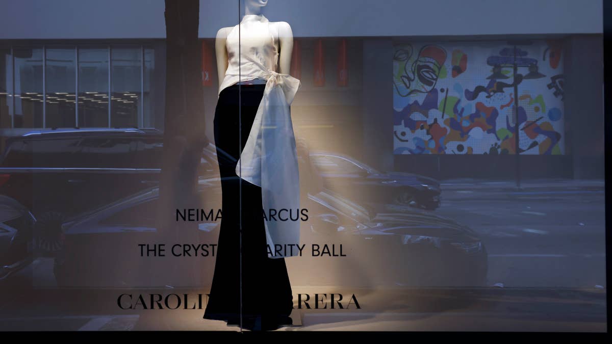 Neiman Marcus closes flagship Dallas store, saddens customers