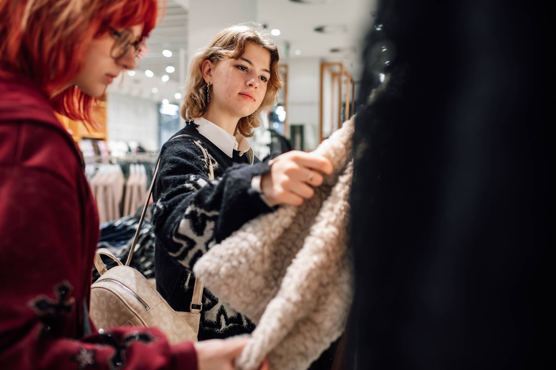 Skyrocketing gas prices can't stop U.S. holiday retail spending growth