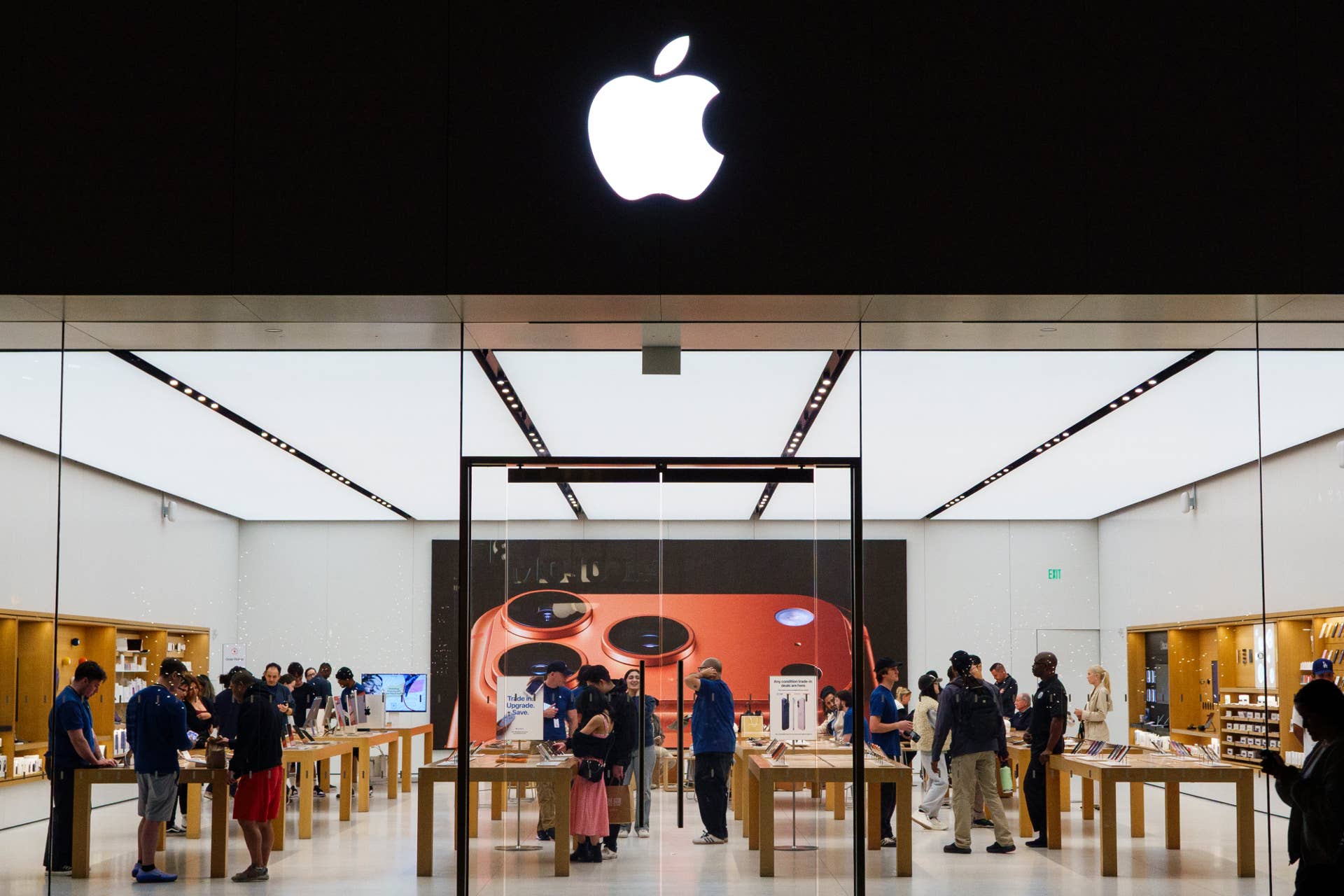 Apple's biggest AI advantage may face new privacy challenge - TheStreet