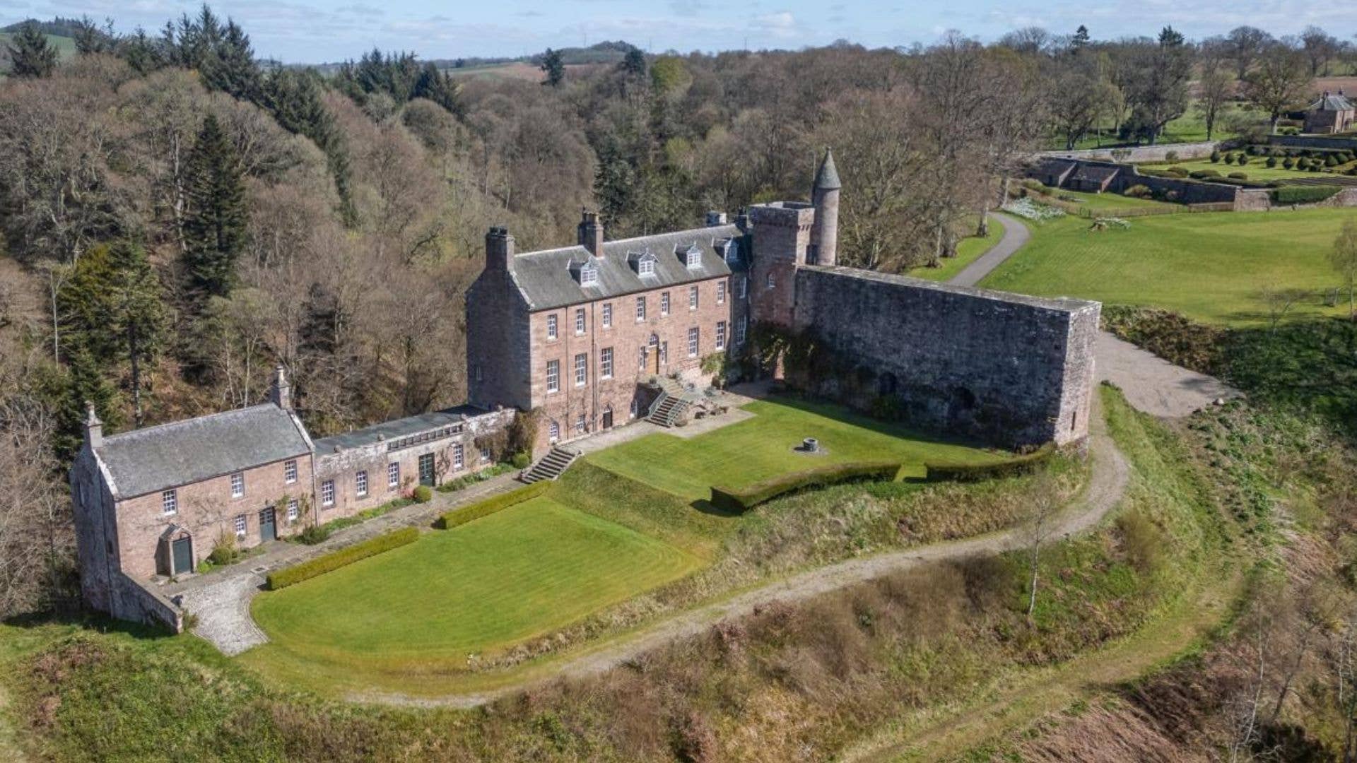 Airlie Castle