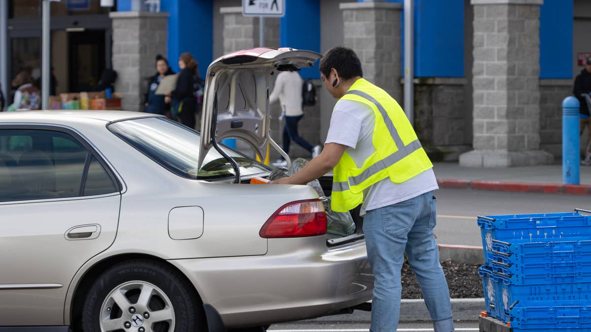 Walmart takes aim at Costco with a new shopping perk