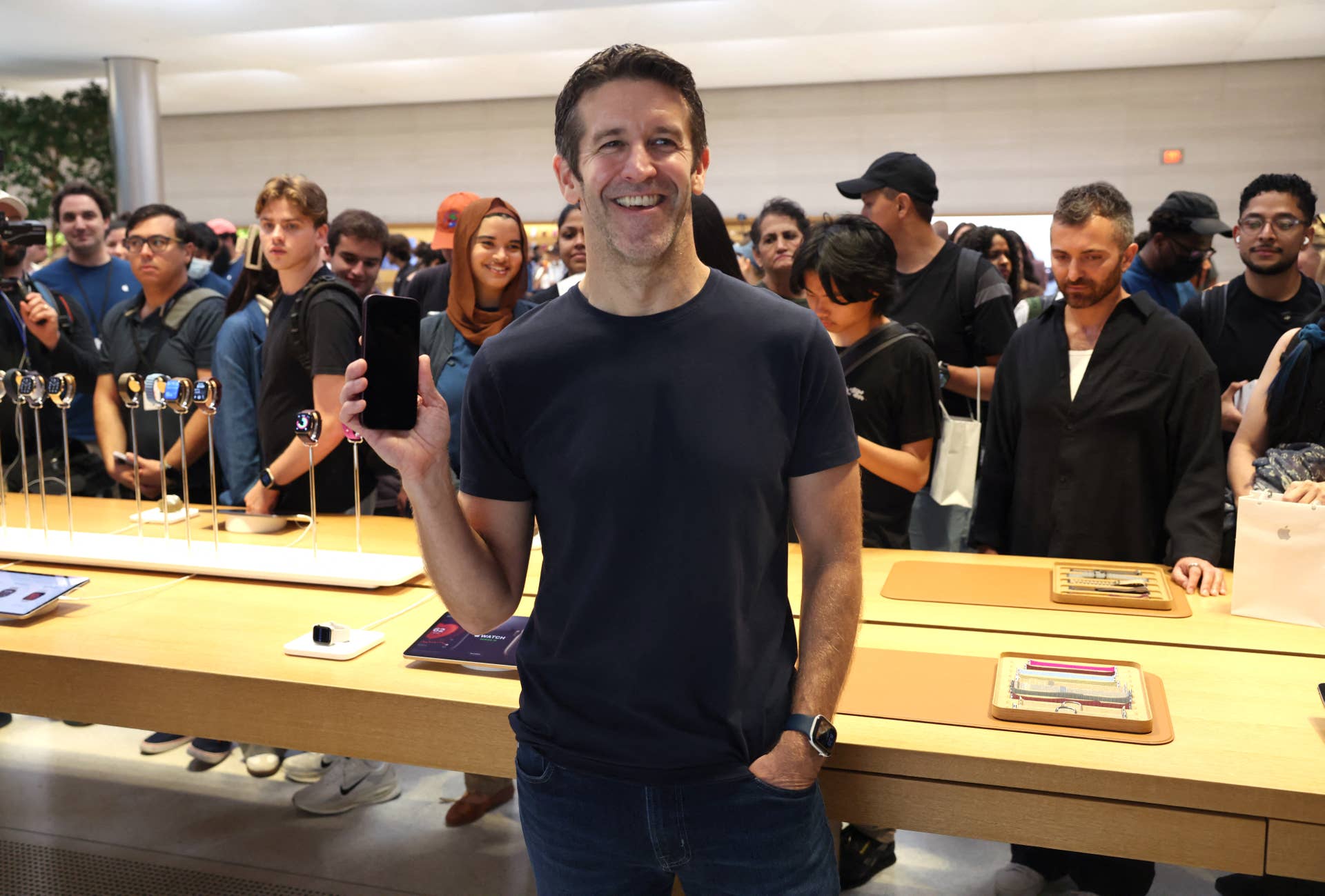 Apple's new CEO just teamed up with Tim Cook's old rival