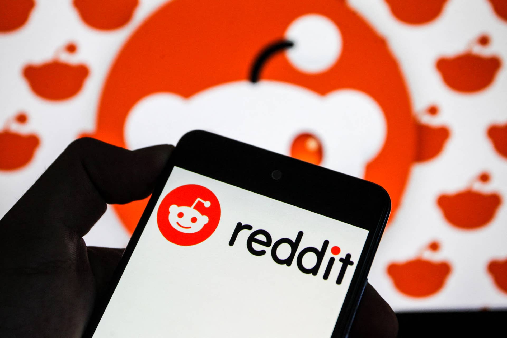 Traffic Reddit Cramer points to rare Reddit buy opportunity amid Google AI threat ...