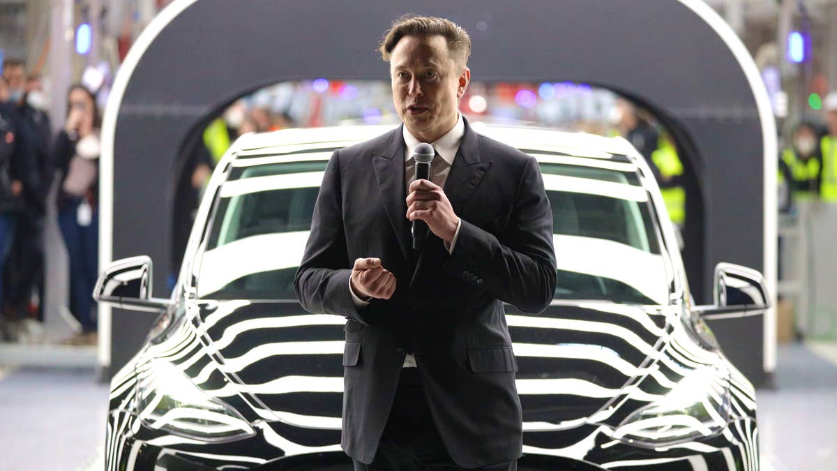 Elon Musk sends a strong memo to SpaceX and Tesla stock investors