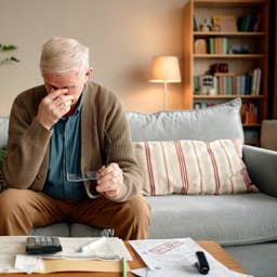 More Americans tap paycheck advances as retirees face risks