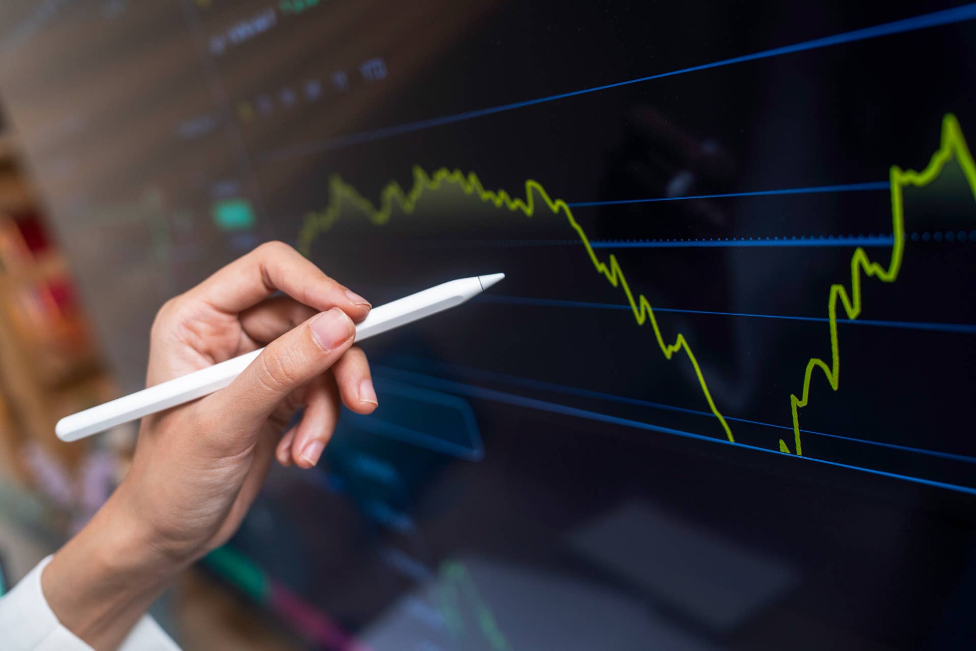 Could a bond fund warn investors about the next tech selloff?