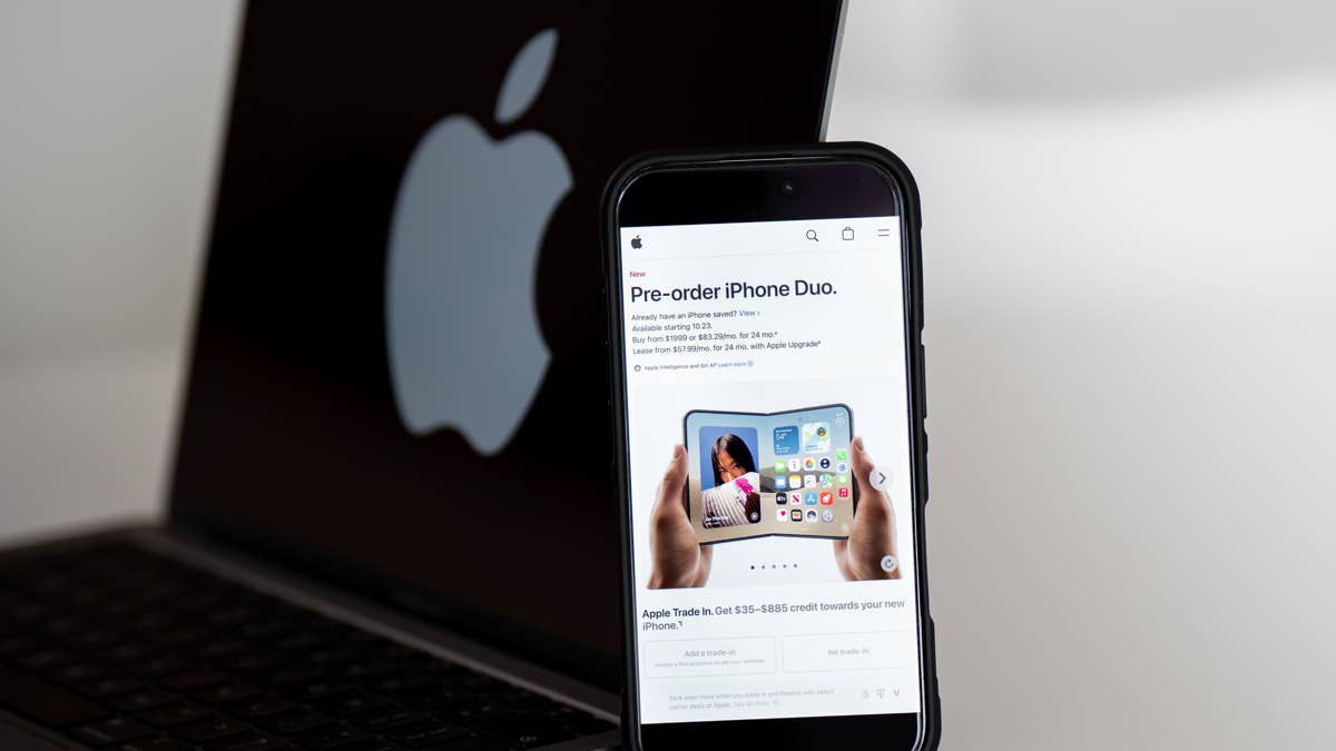 Apple's $1,999 iPhone Duo appears to have an app problem