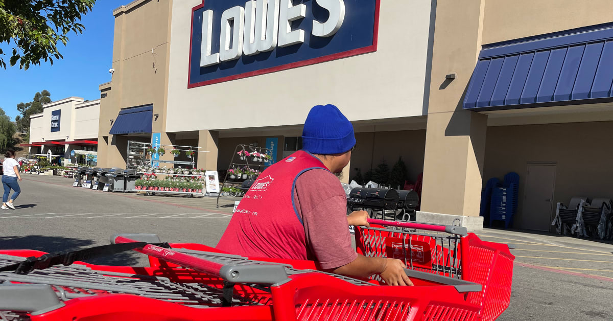 Lowe’s jobs & what they pay Customer service, sales, cashier & more